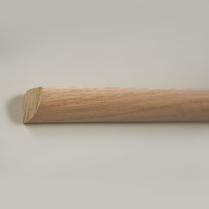 Massivt træ kvart rund støbning (omviklet med rød eg finer + maling) - Eg farve 7/8' x 7/8'