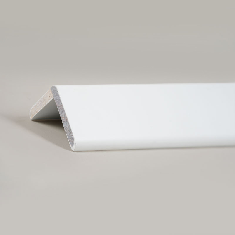 Massivt træ retvinklet (90°) overgangsstrimmel (spartelgrundet+ maling) - Hvid 1 1/2' x 1 1/2'