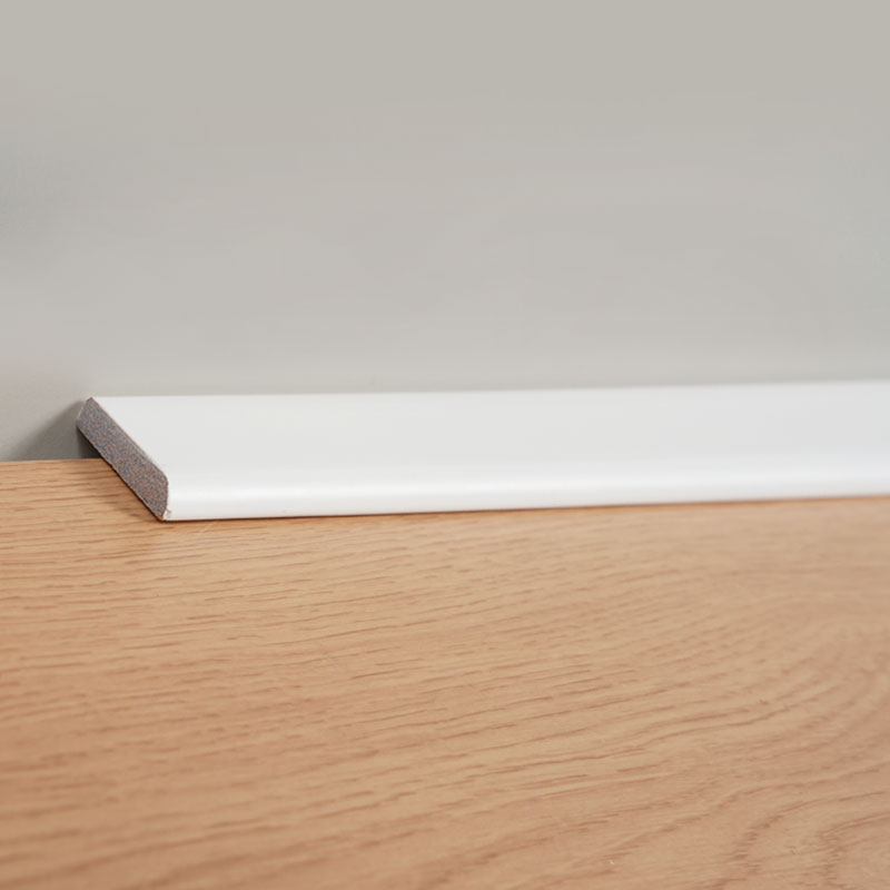 Massivt træ overgangsstrimmel (spartelgrundet) - hvid 6/25'x1 3/8'