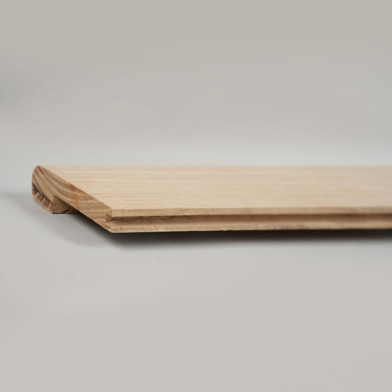Hvid eg Helt stykke bjælker Trappenæse (maling ufærdig) – Eg Naturlig farve –1/2'x2 15/16'