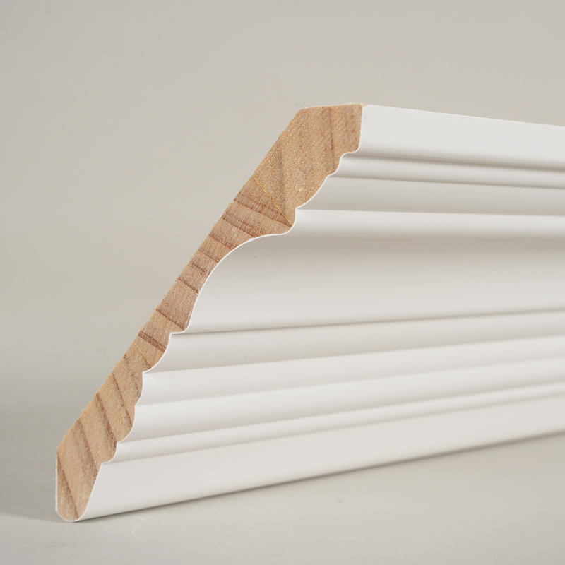 Fyrretræ kronestøbning (spartelgrundet og perlehvid) 3/5' x 4 1/2' Fyrretræ kronestøbning (spartelgrundet og perlehvid) 3/5' x 4 1/2'