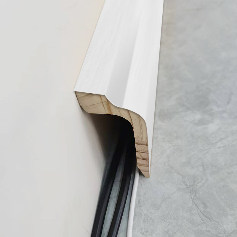 Fyrretræ fodliste (spartelgrundet + maling) - Hvid 1 1/2'x2 1/6'
